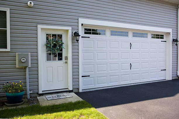 24/7 Emergency Garage Door Panel Replacement experts in Parsons, KS